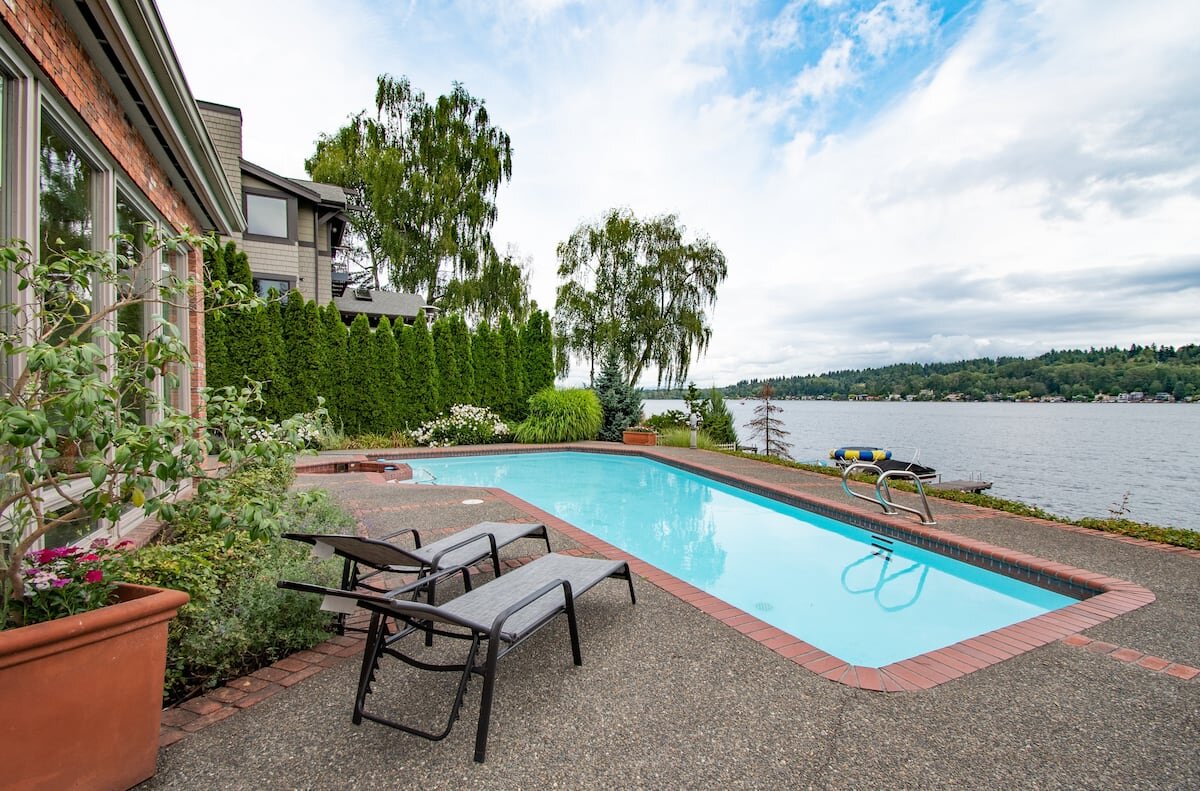 $8 Million Waterfront Home on lake Washington - Airbnb