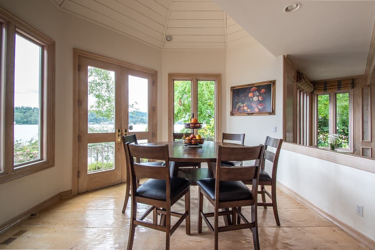 $8 Million Waterfront Home on lake Washington - Airbnb