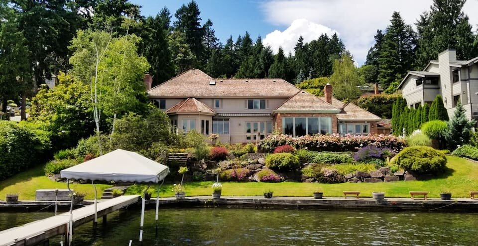 $8 Million Waterfront Home on lake Washington - Airbnb