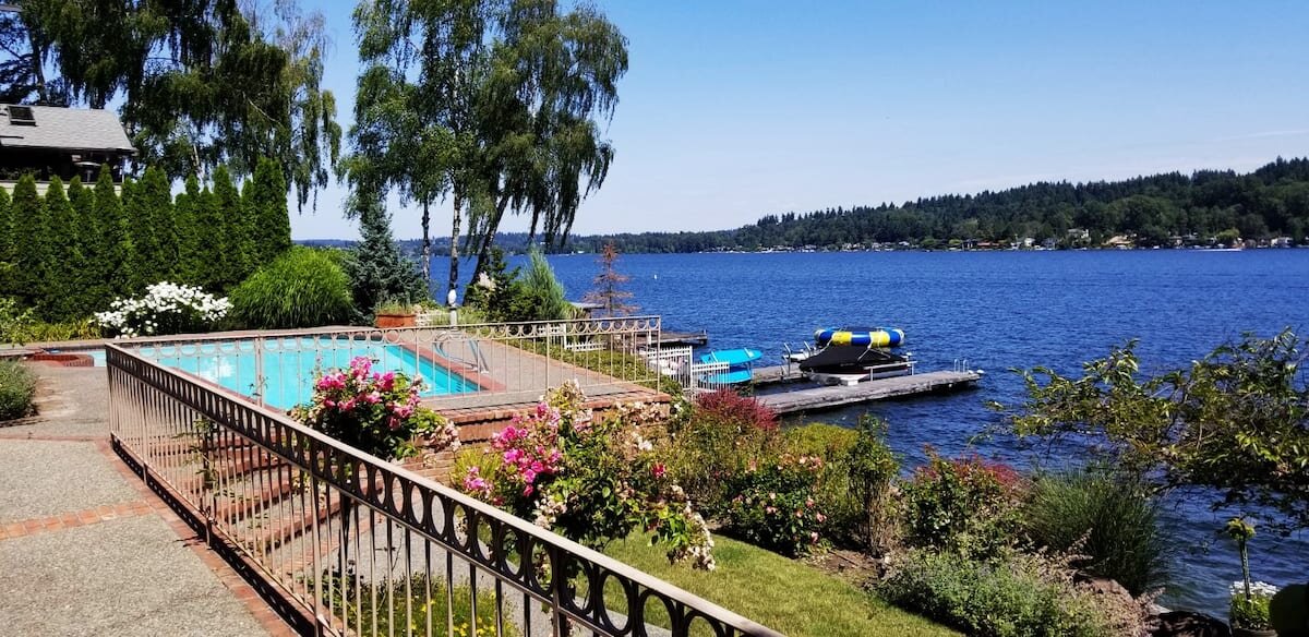 $8 Million Waterfront Home on lake Washington - Airbnb