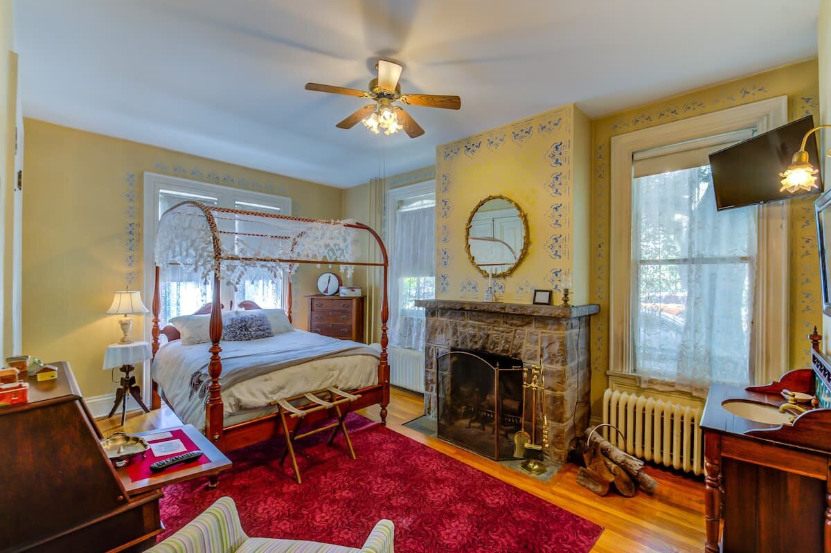 The Hamilton Room - The Aaron Burr Bed &amp; Breakfast - New Hope, Pennsylvania