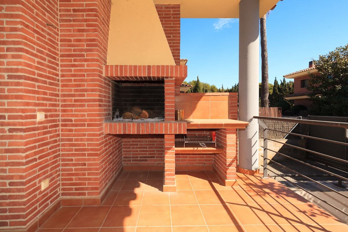 Spa &amp; Wine Villa Stay - Airbnb in Salou, Spain