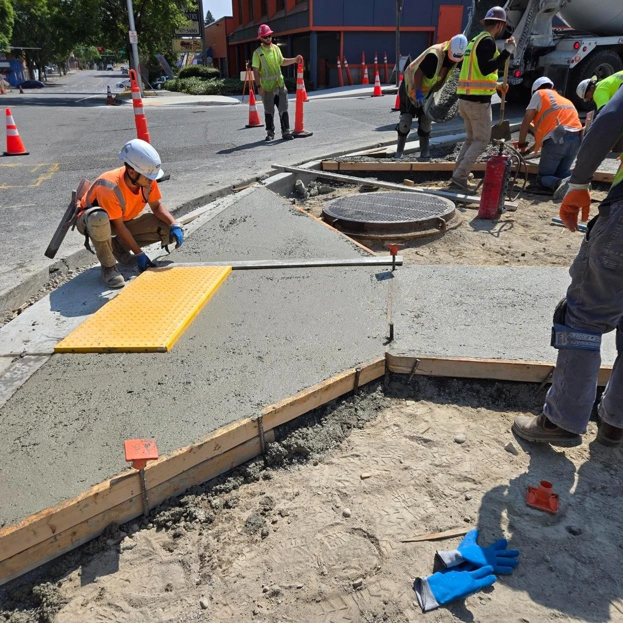 Curb and Gutter: Solid team, solid work. 💪
From start to finish, our crews bring skill, precision, and unity to every pour. It&rsquo;s not just concrete&mdash;it&rsquo;s the bond of a team that has each other&rsquo;s back, every day. 🏗️

📸 Feature