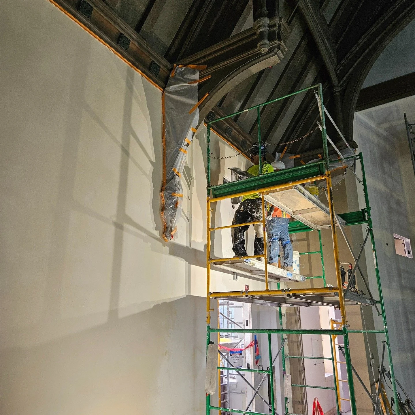 🎉 Shoutout to our plasterers, the "Stand Up Guys" of Local 528! 🛠️ Their restoration and decorative molding work skills are absolutely top-notch! Currently, they're flexing their traditional interior plaster skills at UW, bringing craftsm