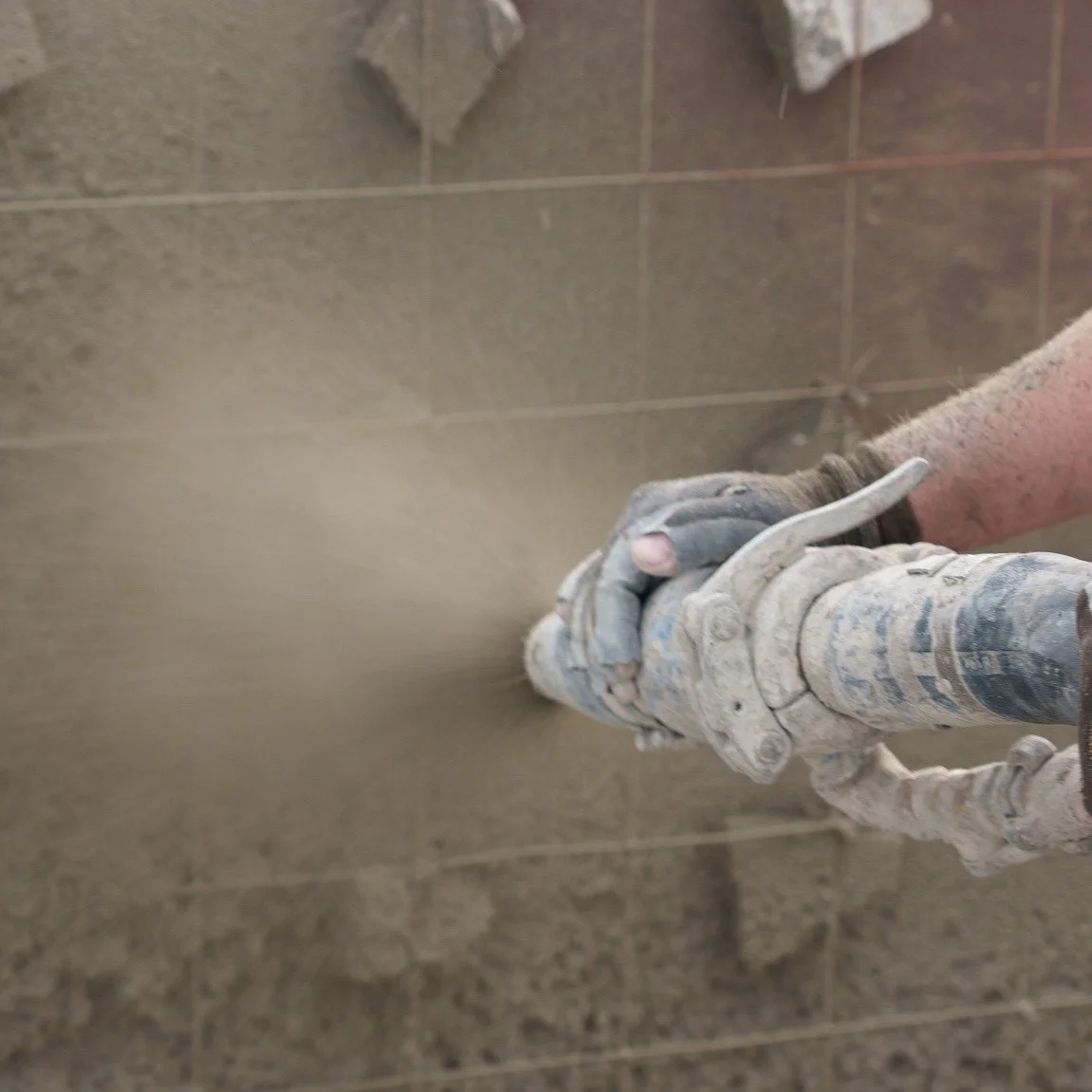 At OPCMIA Local 528, our Cement Masons aren't just trained in one skill. From flatwork and decorative concrete to shotcrete and vertical finishing, our members receive hands on training across a wide range of concrete construction scopes.
Shotcrete i