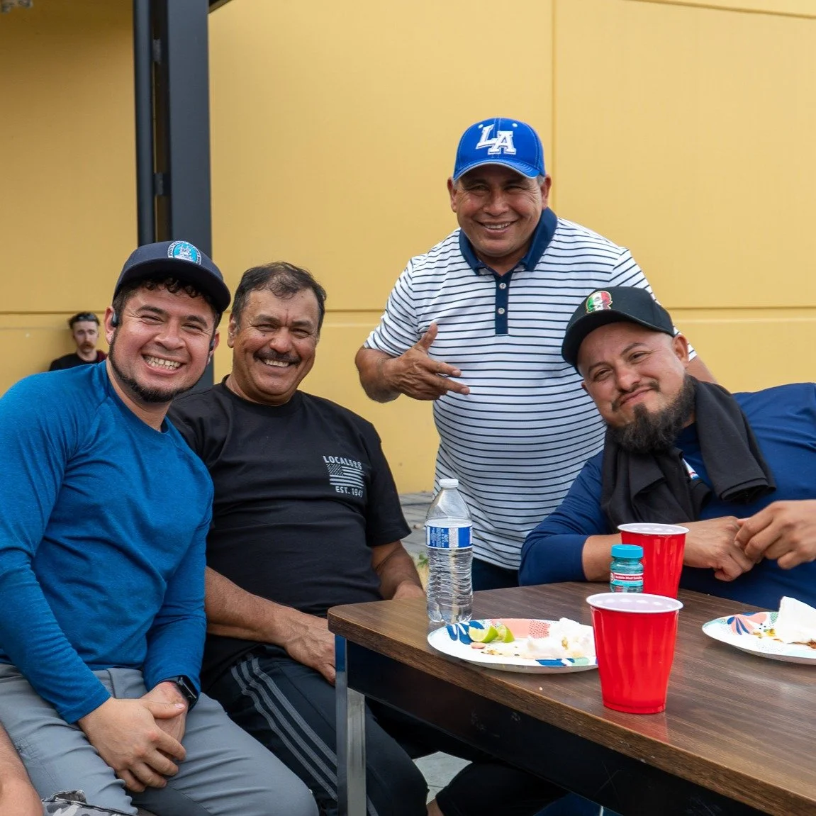 📣 Help us find the best mentors in Local 528!
Every day across Washington, members are passing down knowledge, sharing skills, and helping apprentices become journey-level professionals.
We want to hear about them.
Mention it at break time. Bring it