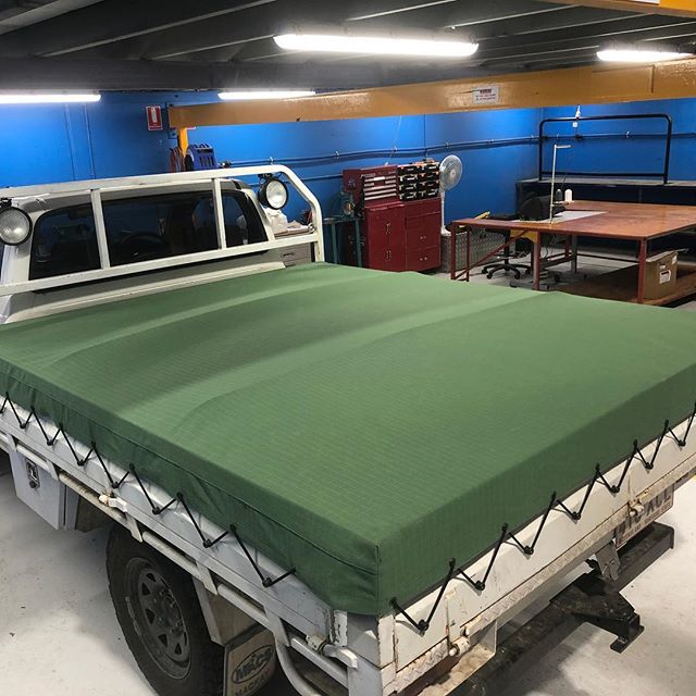 Finished product! Green canvas ute cover. .
.
.
.
.
#brisbanebayside #wilsoncanvas #smithstreetcapalaba #tonneaucover #utecover #greencanvas #supportsmallbusiness
