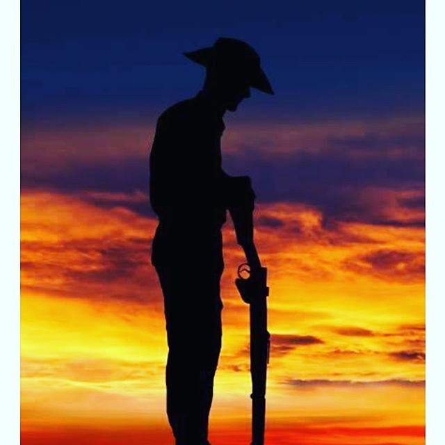 Lest we forget. .
.
.
.
#anzacday2019 #thankyou #wewillrememberthem #attgegoingdownofthesunandinthemorning #wilsoncanvas