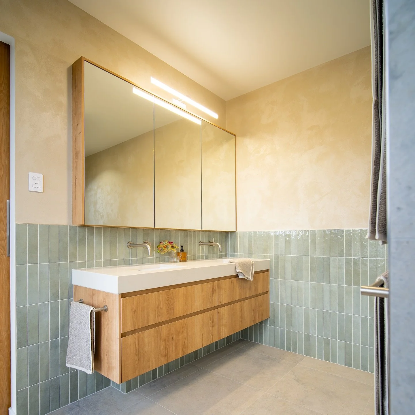 Calming and serene at River House. 

The ultimate bathroom retreat.

Featuring our Felix Mint Gloss to add the perfect touch of green.

Build: @executive_living_homes
Design: @tempusdesignstudio 

#tiles #tiledesign #tileideas #bathroom #bathroomdesi