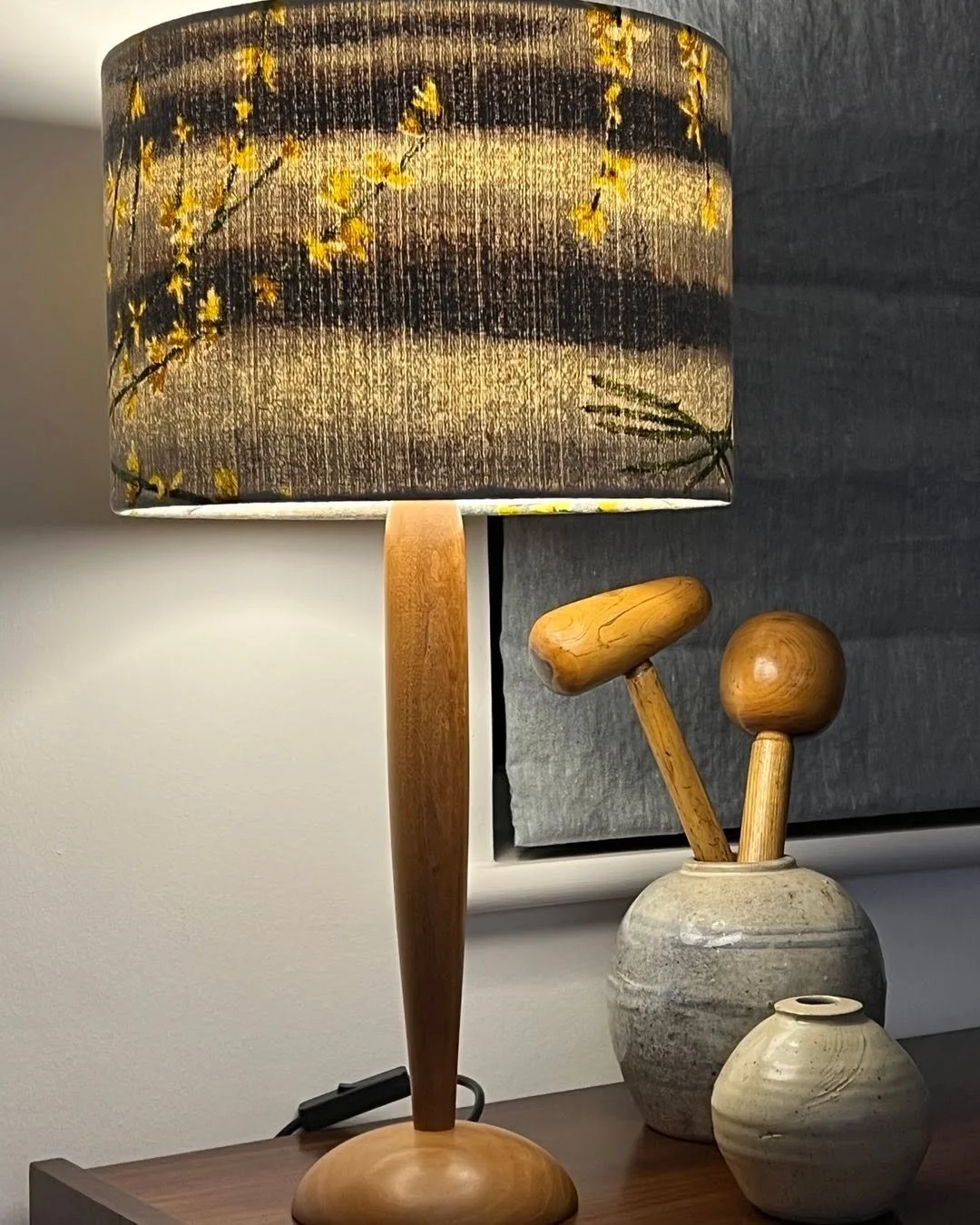 Took time out this morning to learn how to make a lampshade with the fabulous Jules @haines_collection in the beautiful surroundings of the_global_artichoke in Longparish thoroughly recommend. 
#interiors #interiorstyling #interiorstyle #lampshade #m