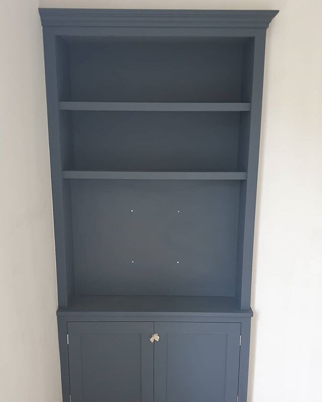 Also been installing these 2 alcove units in the same property, ready for there top coat of @farrowandball railings. 
This room is going to feel really snug and cosy when its all complete. @yorkshirevelvet