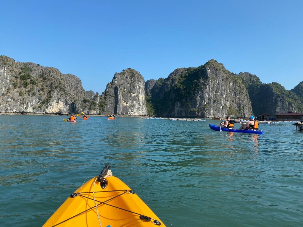 From the bay of the descending dragons to the former capital Hue
