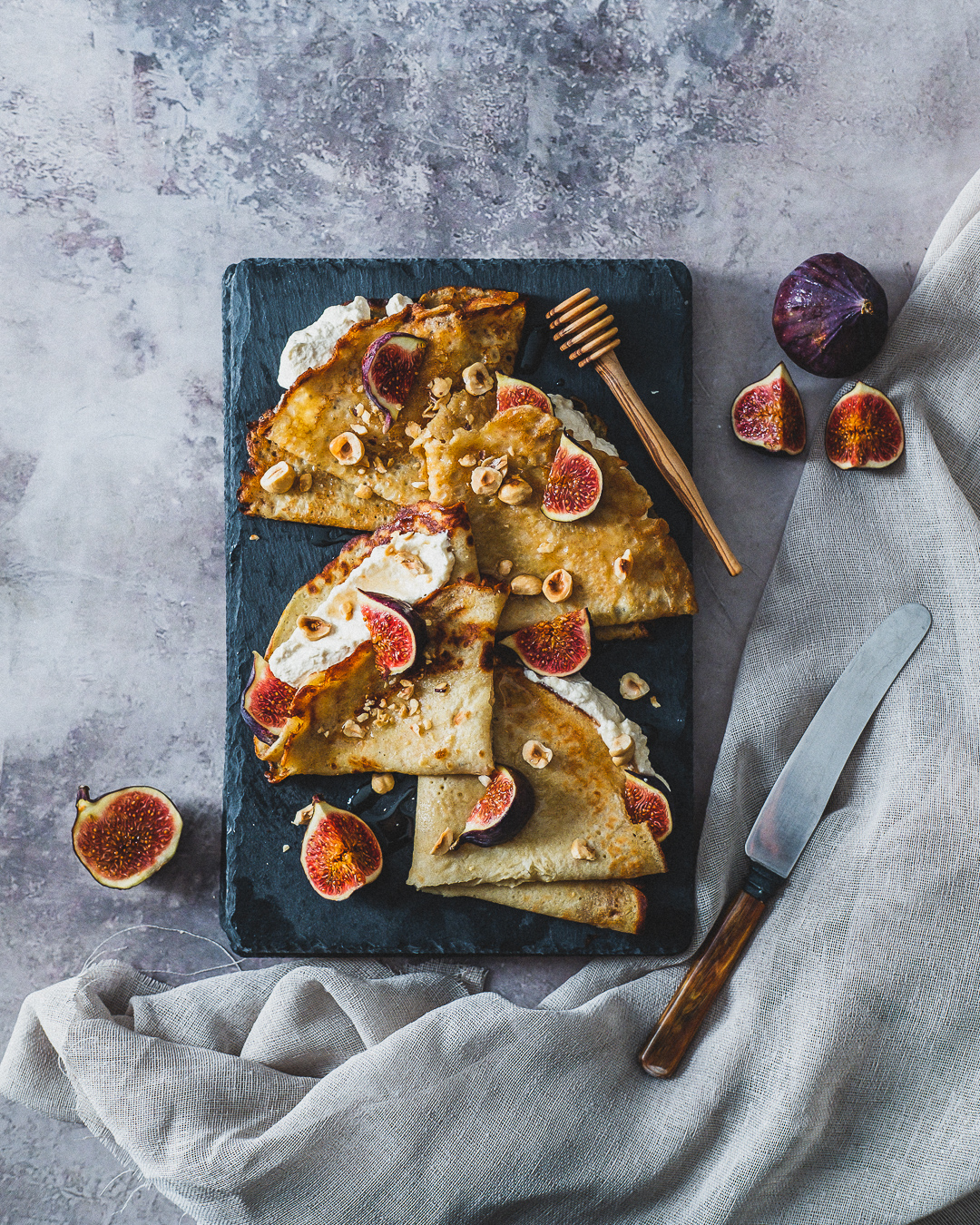 Havrepandekager med moccaskum og figner