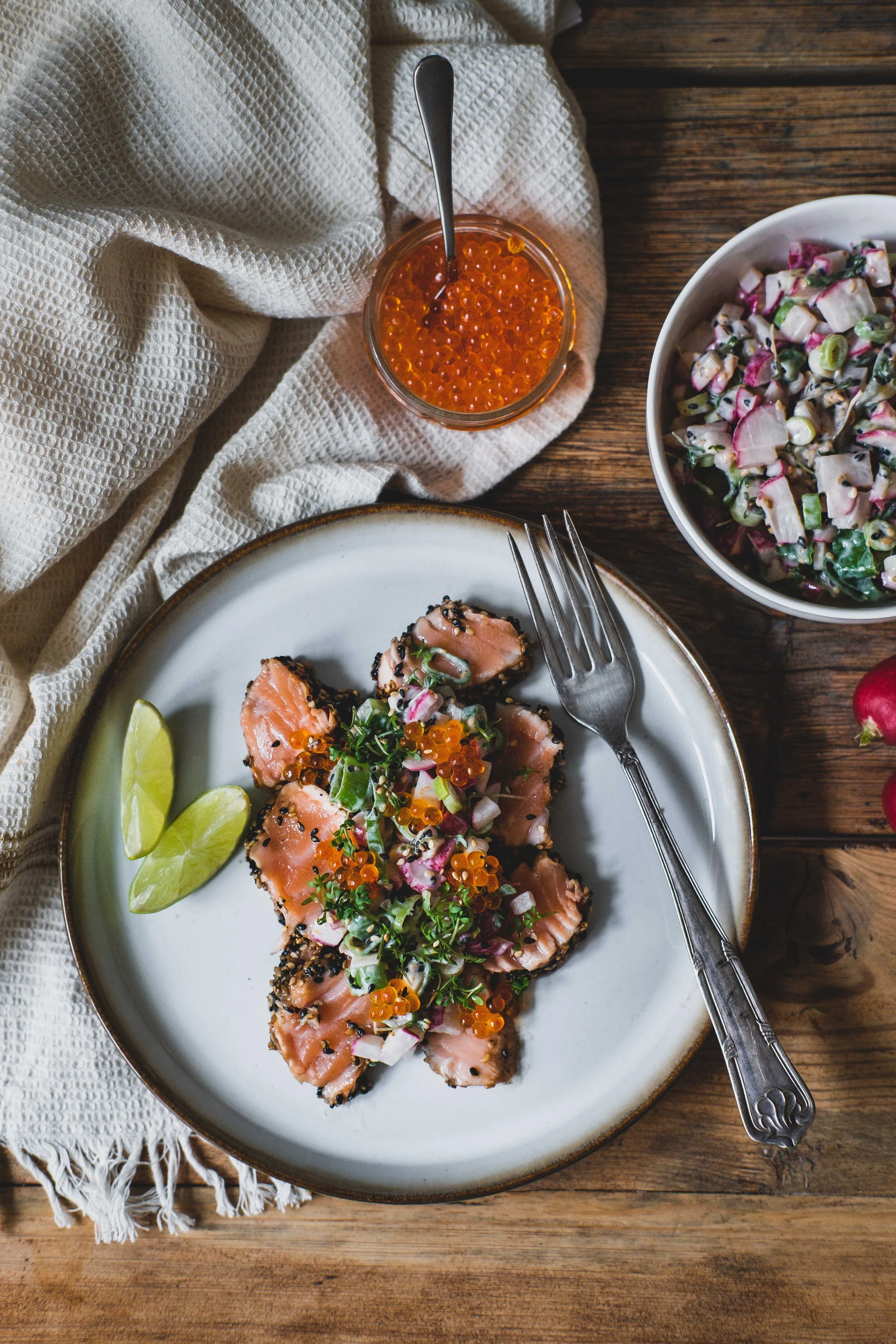 Lynstegt laks med teriyaki og radisesalat