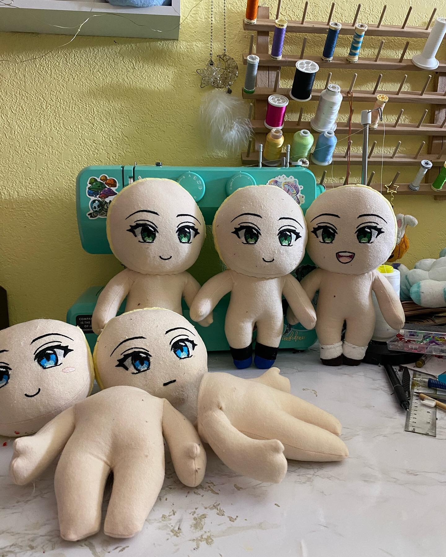 Streaming is fun~ thank you for keeping me company while I worked on these 5 chibi commissions 

I&rsquo;ll be streaming on twitch again tomorrow at some point depending on my errands I have to run in the morning 

#plush #sewing #streaming #chibi #h