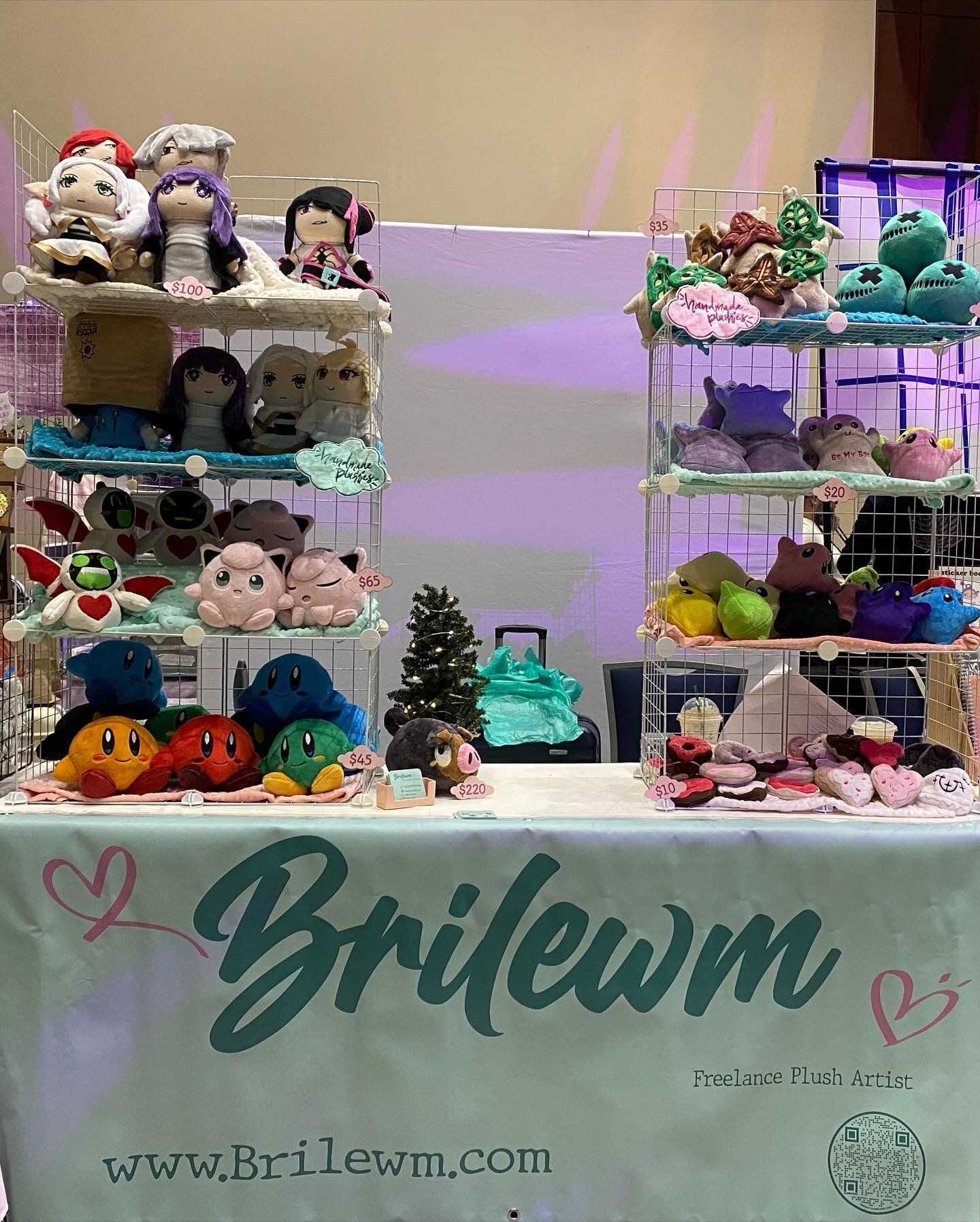 All set up for Otakufests holiday special event! I&rsquo;m in the Artist alley at booth C2!~

Come by and say hi if you&rsquo;re here 🥰

#otakufest #artistalley #plushies #artistalleytable #handmade