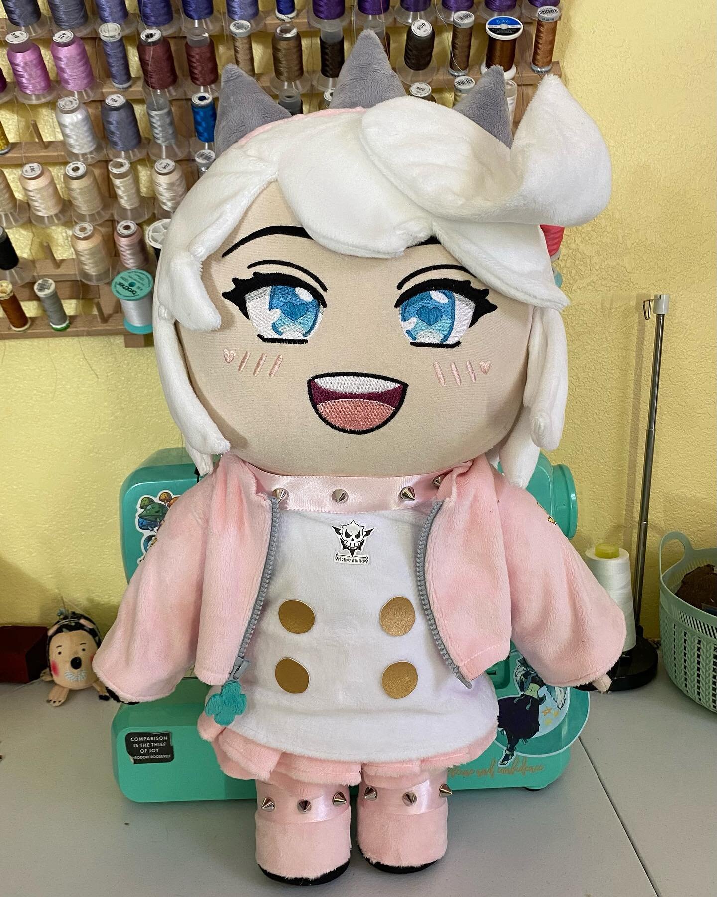 Biiig elphelt plush done~ she&rsquo;ll be writing songs at my booth at Frosty Faustings :3 

Attached is a video of her voice clip 💕

#elpheltvalentine #elphelt #frostyfaustings #ggst #strive #plush