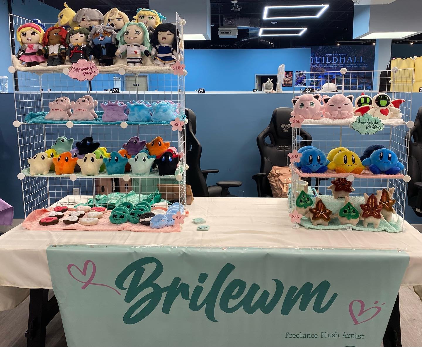 All set up for Umbracon at @guildhallgg will be here until at least 7pm est 

#artistalley #pokemon #nintendo #guiltygear #ggst #plush #handmade #sf6 #meltyblood #fatestaynight #foodplush #reincarnatedasaslime #crafts