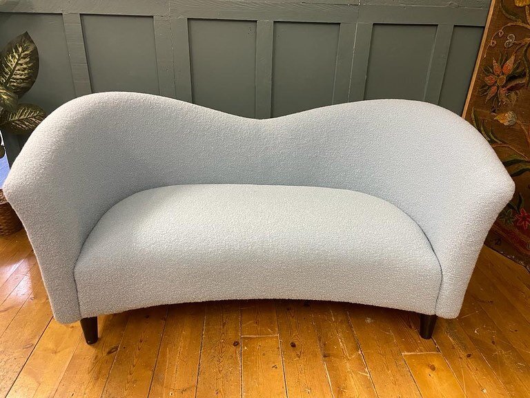 Lots of recent creations to share! Starting with this. A gorgeous vintage two seater curved sofa/ love seat. In Italian Gio Ponti style. A mid-century modern stunner! Reupholstered by Eddie in a beautiful duck egg blue boucle woolen fabric to complim