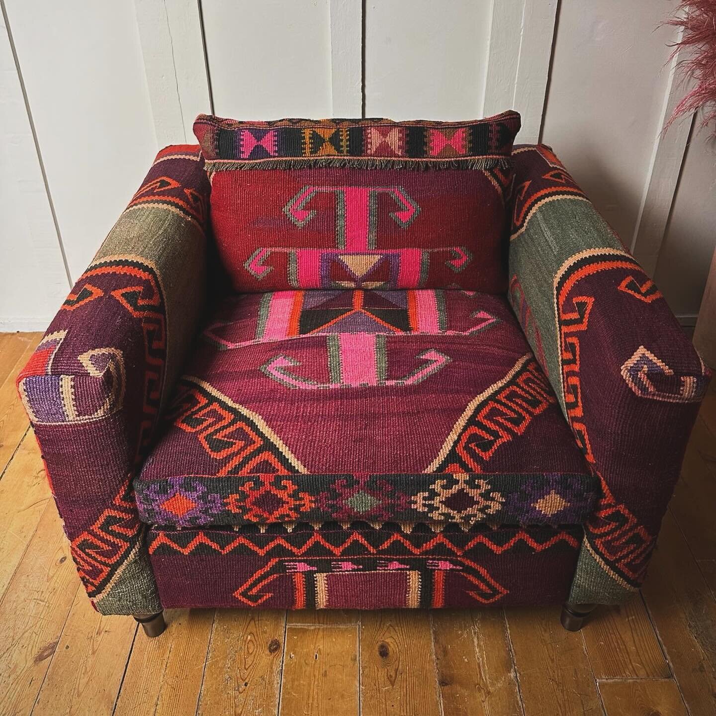 A client came to us recently with an exciting project. To turn her kilim rug into a bespoke one off armchair. She already had the rug and knew exactly what she wanted the finished product to look like. We worked with her to create her vision and this