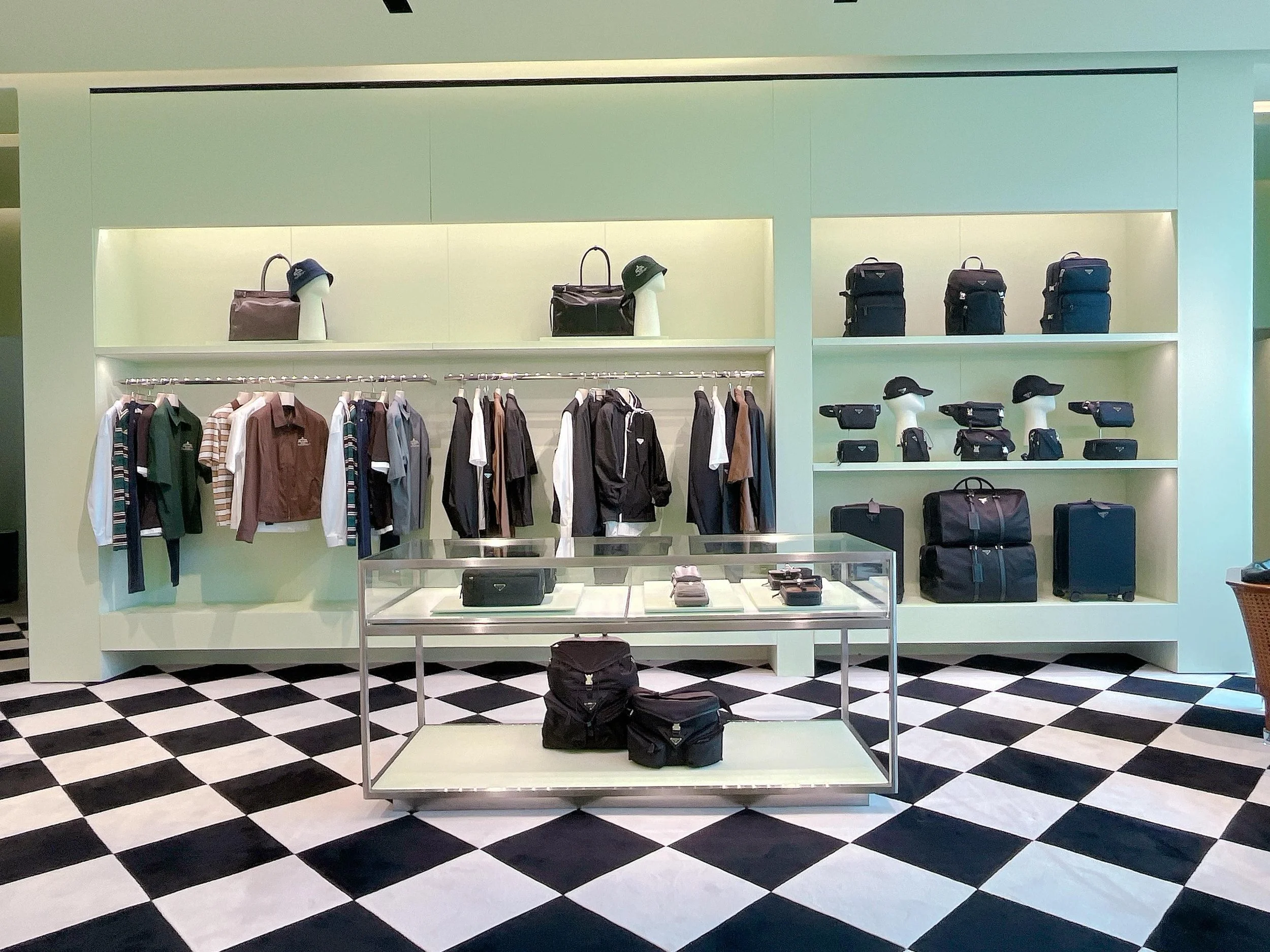 MANHASSET_060425_UOMO_0019.jpg