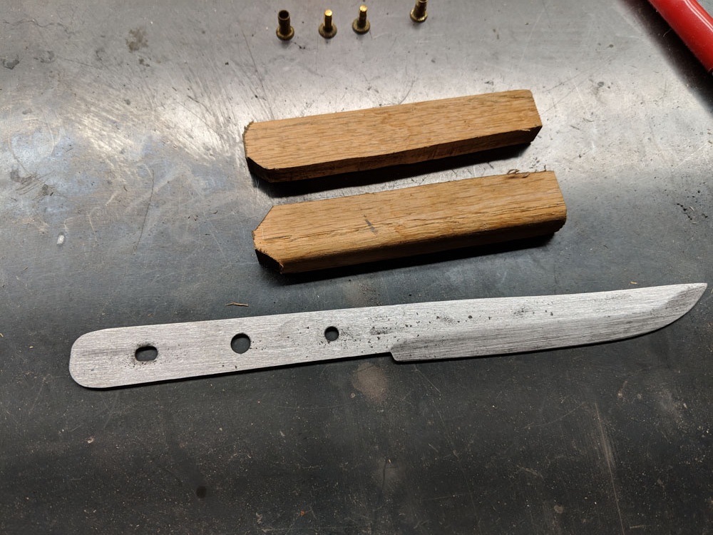  I marked the shape of the handle then cut them out roughly with a bandsaw. 