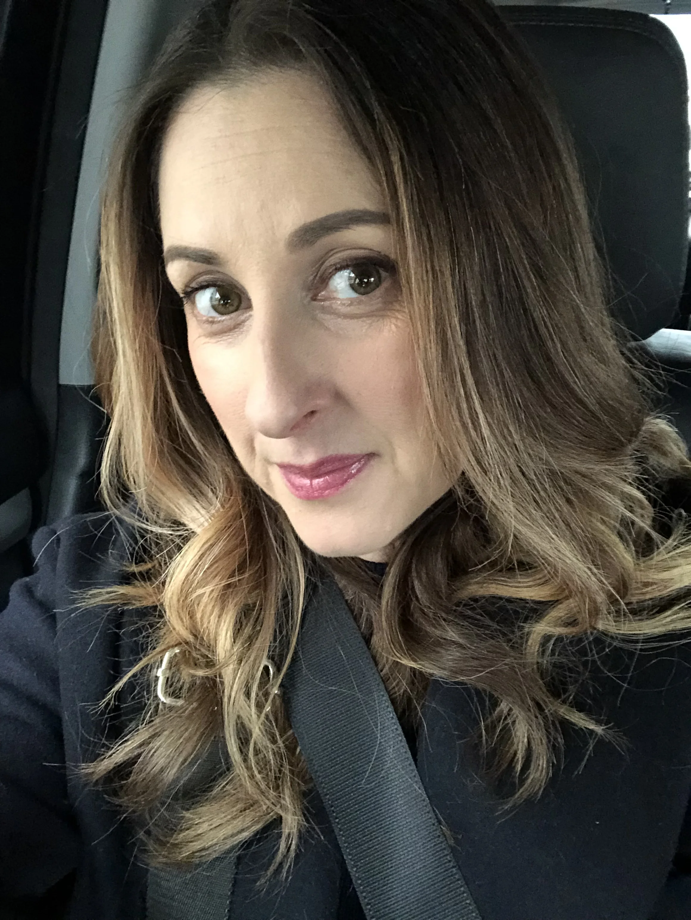 In the taxi and ready to roll with the best NYC blow out from Nathon Ayon (Insta handle nathan_ayon)