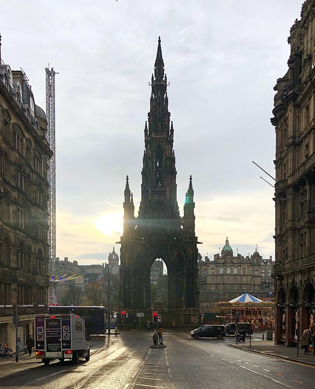 Ooooh Edinburgh you are always stunning. Lucky duck. Love my job. #edinburgh#sunshine#winter#travel#wanderlust#lovemyjob