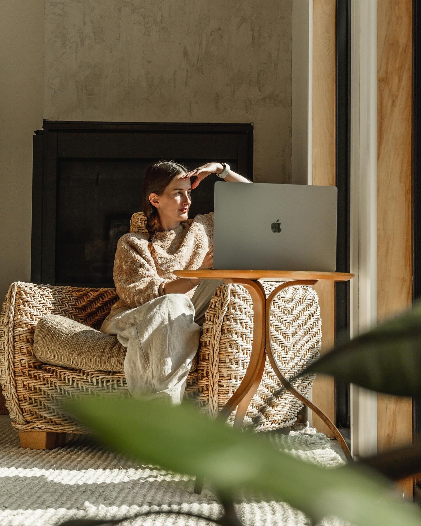 When you&rsquo;re working but really just not so patiently waiting for the warm weather to come back 🌞 

Photos taken at the very dreamy Kodiak Cabin by @northcountrycabinco #sonyalpha