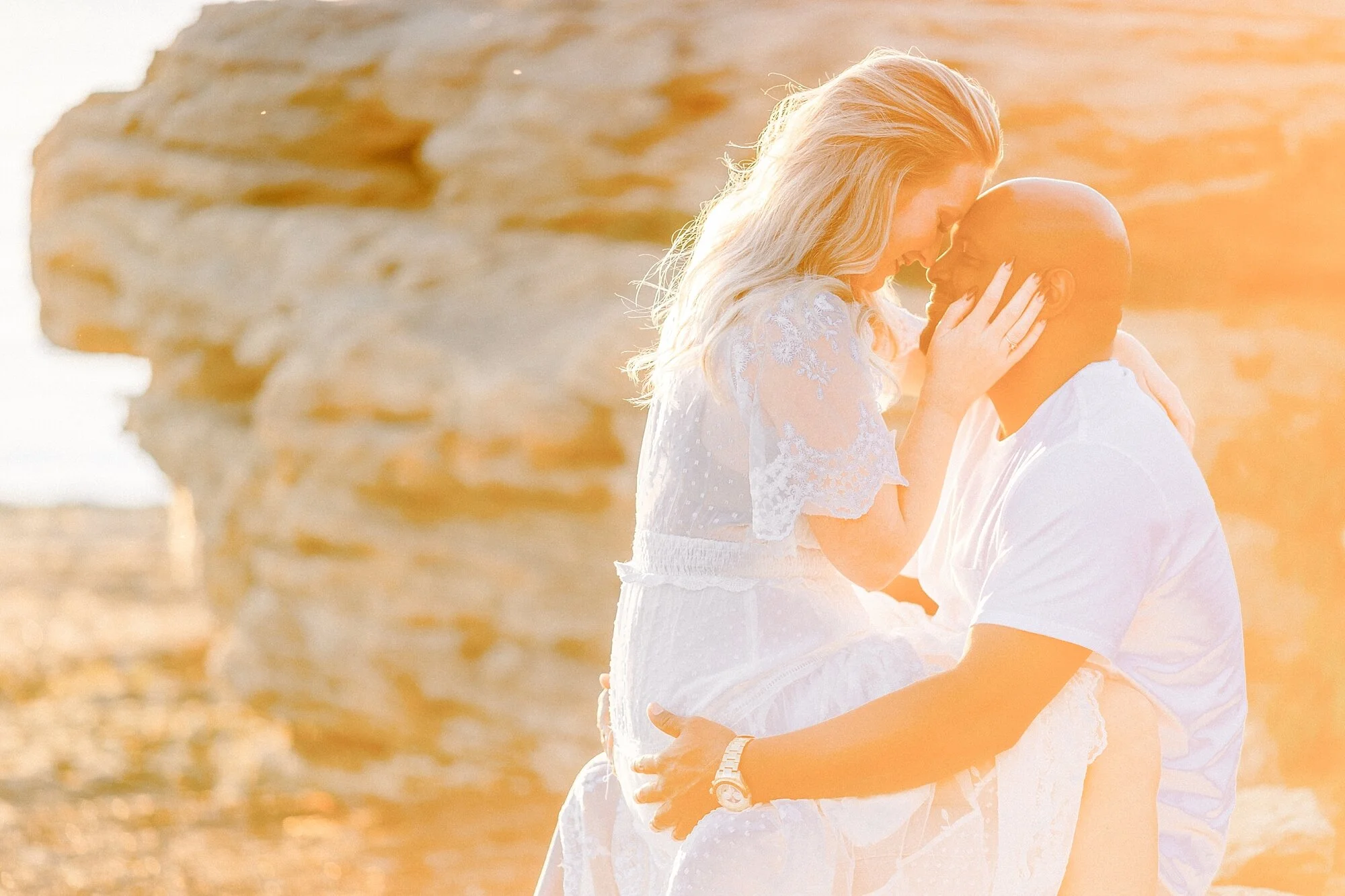 intimate couple photo at Dallas lakeside