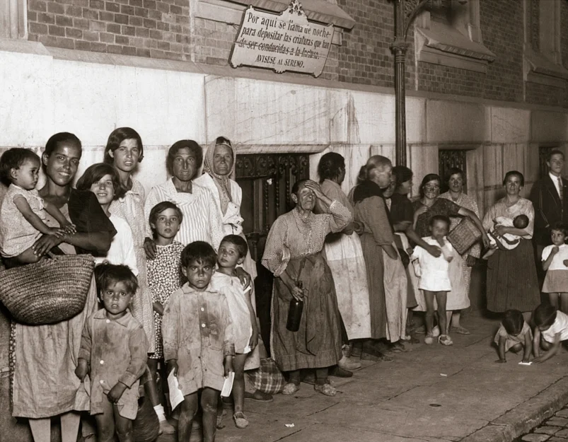 DÍAZ CASARIEGO. Refugio de la Santa Hermandad. Con un aforo de cuarenta personas. Madrid, septiembre de 1930