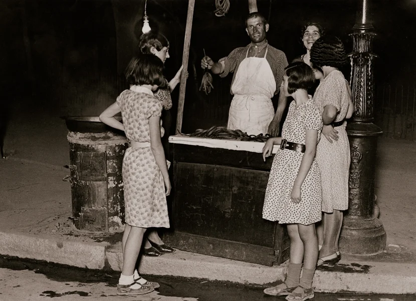 F. del RÍO. Verano en Madrid. Puesto de churros. Madrid, 21 de agosto de 1932. MECD, AGA, Fondo MCSE