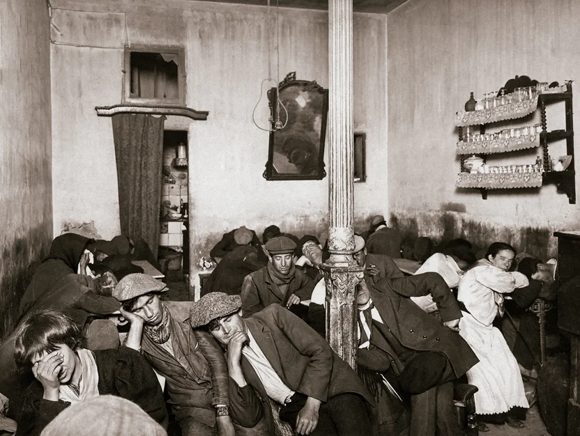 SALAZAR. Las cuatro de la madrugada en un cafetín económico en la calle Calatrava 35, barrio de La Latina. Madrid, 1916. MECD, AGA, Fondo MCSE