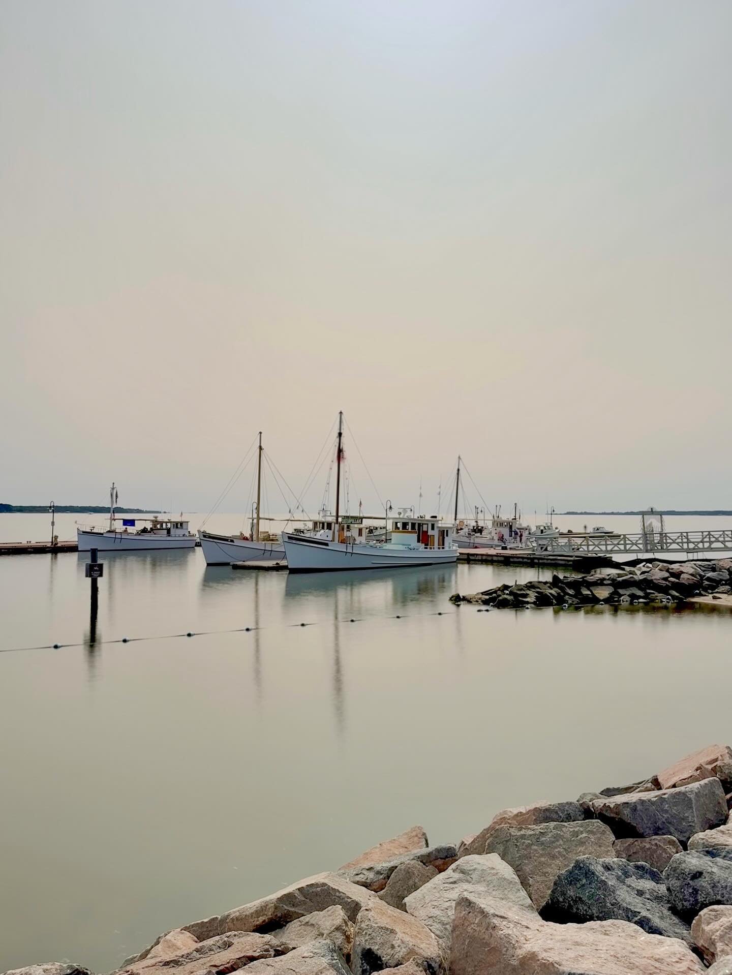 Sunrise at Yorktown with the East Hampton buy boat in the foreground. #visityorktown #yorktown #buyboat #workboat