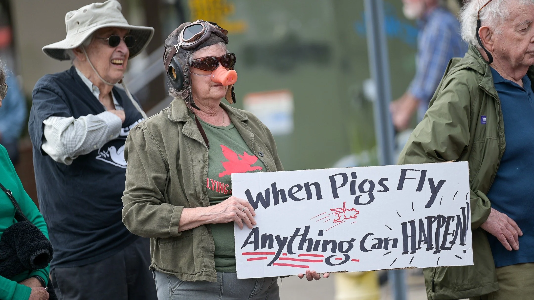 2026 Gainesville Florida Flying Pig Parade on January 3, 2026. #flyingpig #flyingpigparade @visitgainesville Had a blast starting the New Year in downtown Gainesville, Florida at the annual Gainesville Flying Pig Parade. To see the complete gallery o