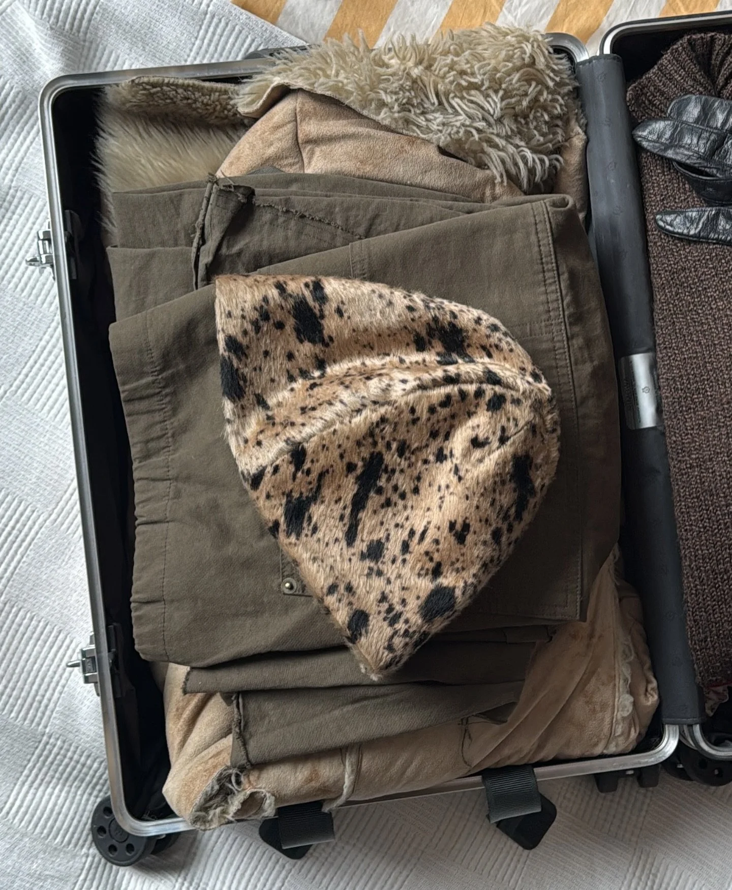 Just a little suitcase on the bed rage bait for you on this fine day. Where is everyone going for Thanksgiving?