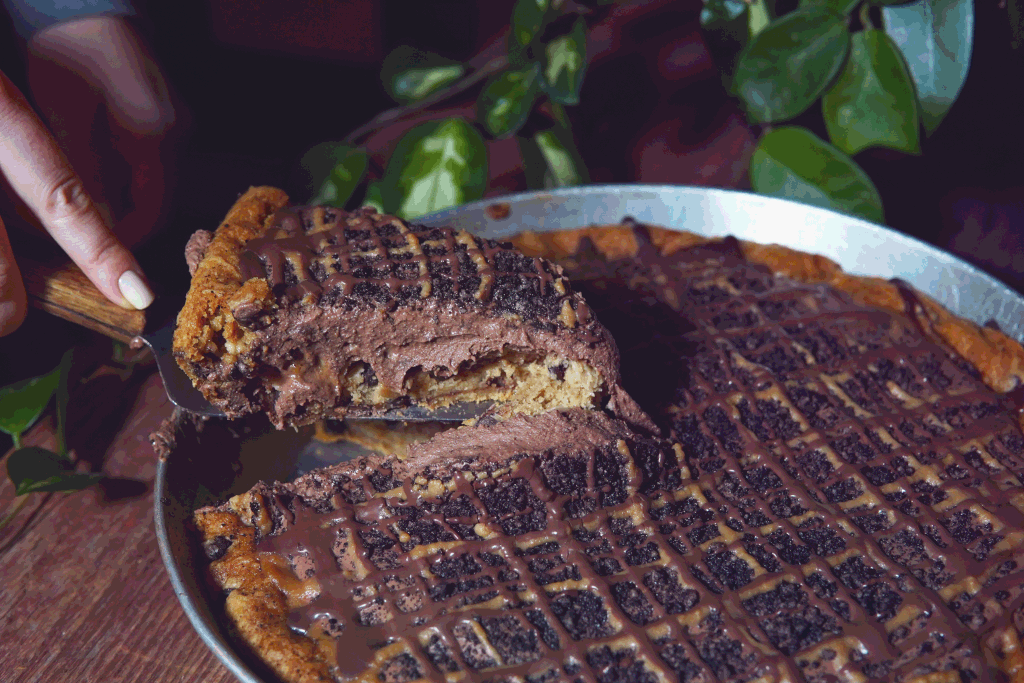 Kitchen17ChocolatePeanutButterCookiePieLiftGIF.gif