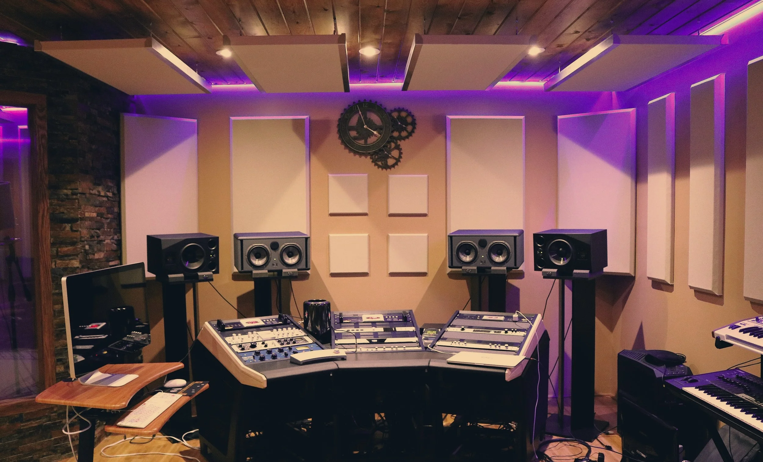 audio-business-control-room-164938.jpg