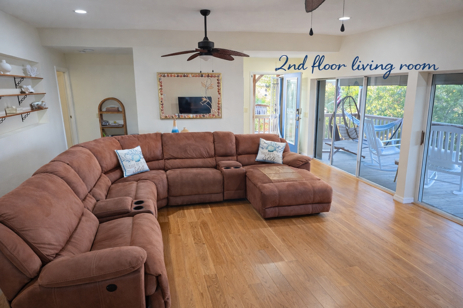 Living room second floor.png