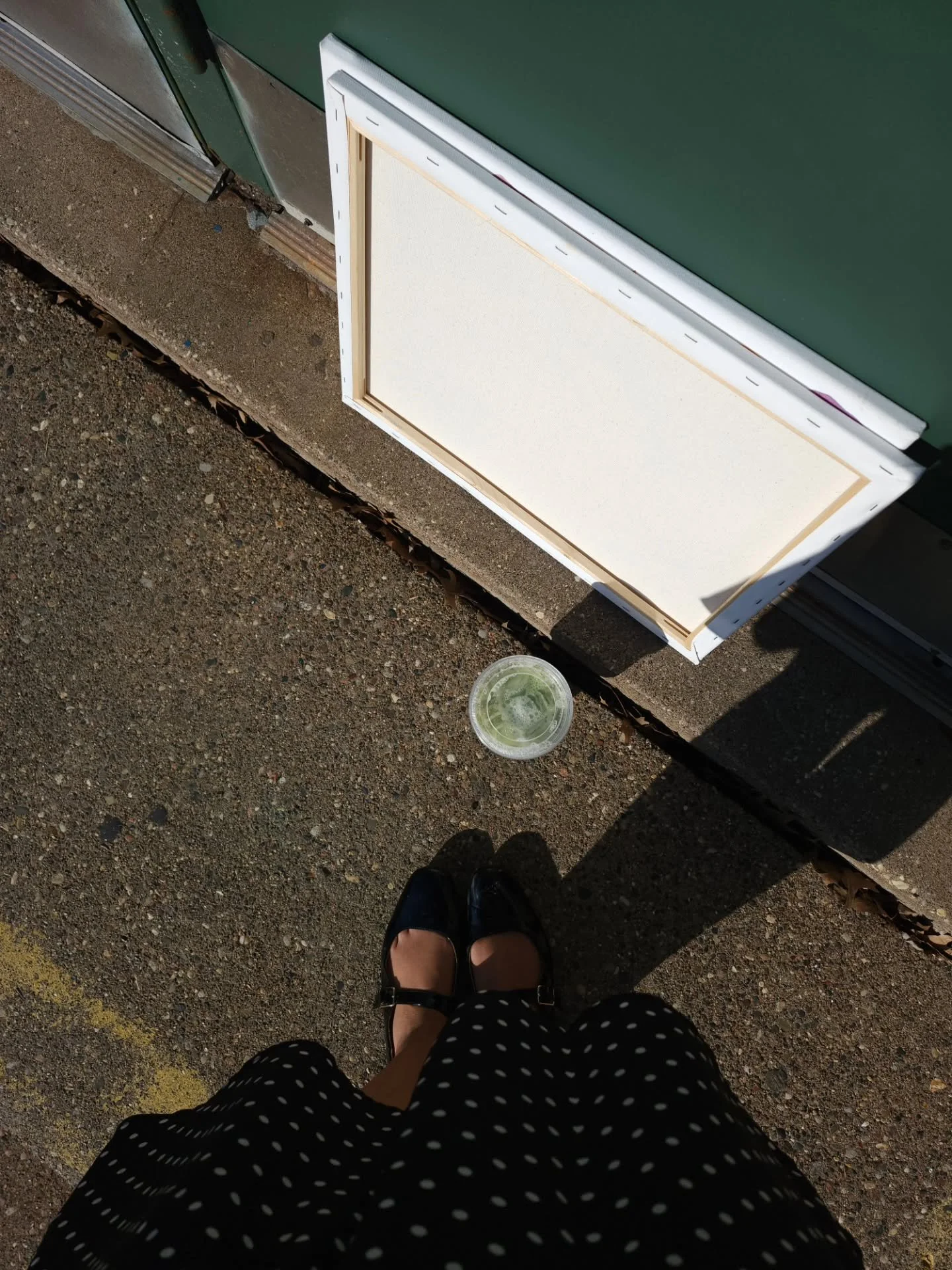 Monday vibes / 
soft /
grounded /
present / 
at peace /