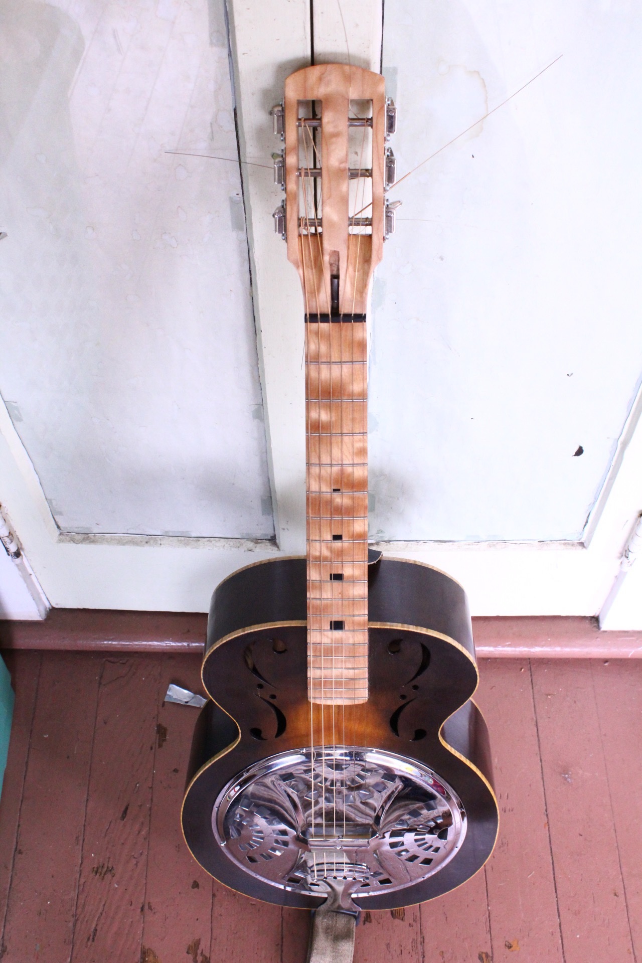 resonator-guitar-maple-fretboard