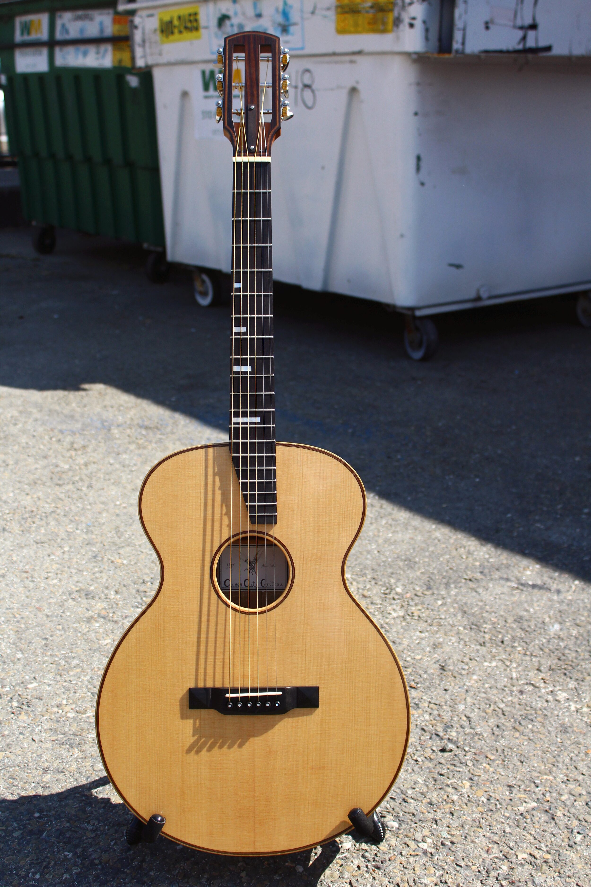 rb-00-handcrafted-acoustic-guitar