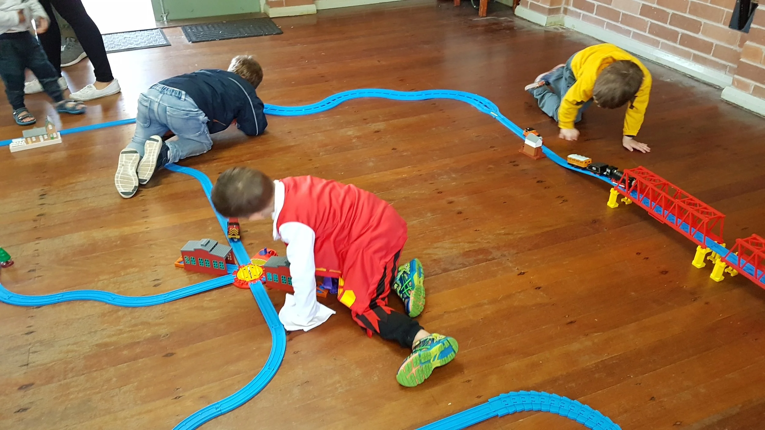 kids activities, Buzz Train Play