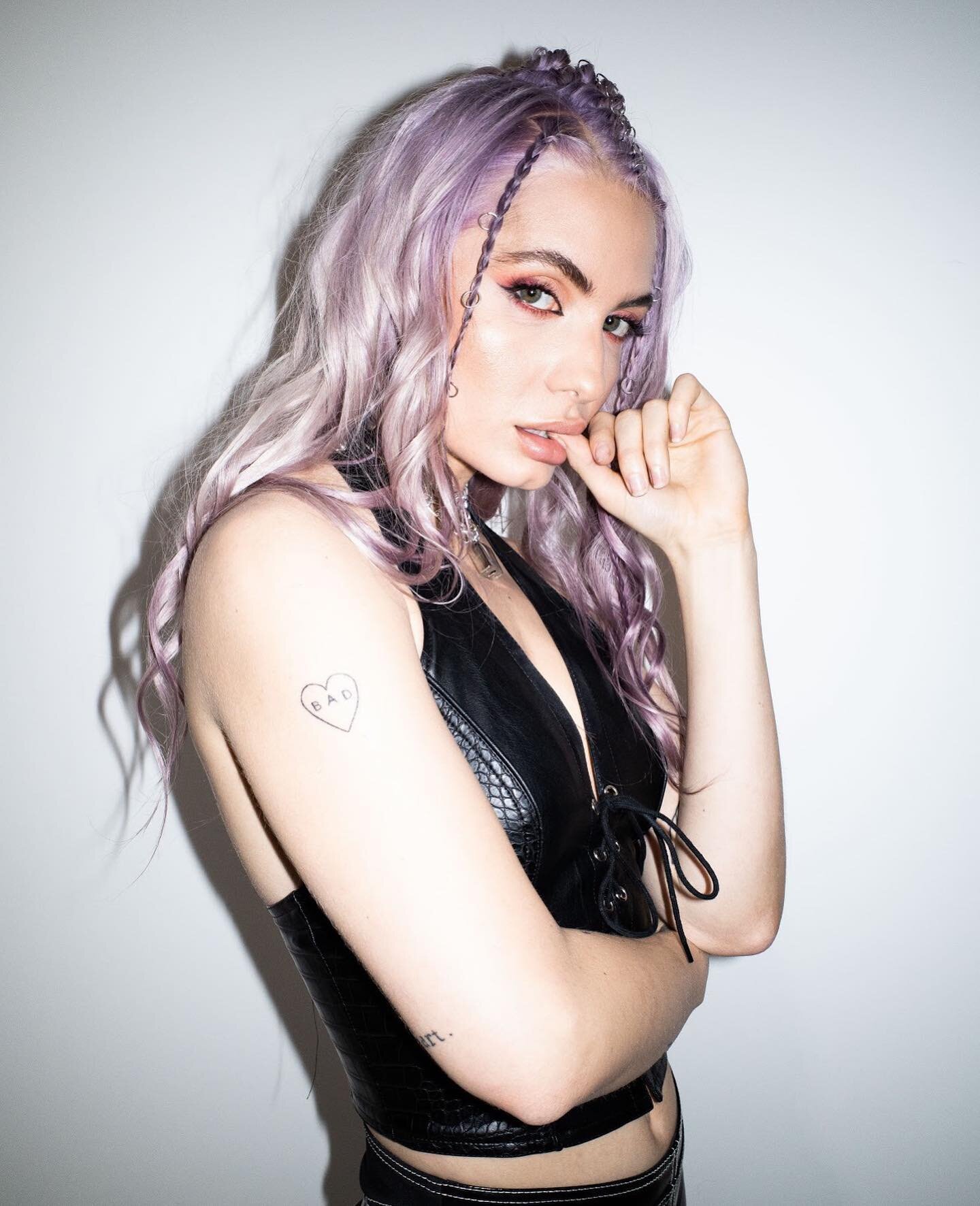 looking at this and remembering the countless amount of times people told me coloured hair and tattoos would ruin me lol 🤷🏼&zwj;♀️💁🏼&zwj;♀️