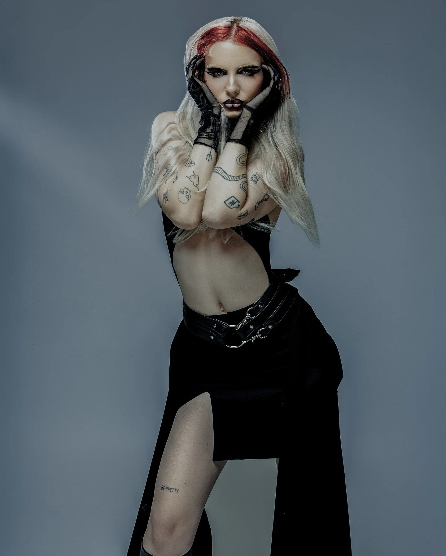 I think I&rsquo;m coming undone&hellip; ❤️ 
I also think&hellip; more new music soon?! 

📸 @theoxproject 
💄 @silenceoftheglam 
👗 @casscellina x me