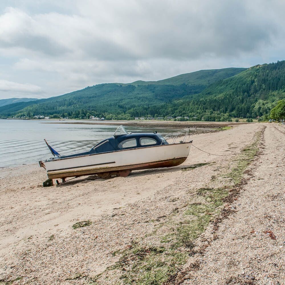The beach at Ardentinny by Loch Long, see more guides to places and experiences throughout Loch Lomond &amp; The Trossachs at our website, link in bio #seelochlomond #cowal #visitlochlomond #argyll #argyllforest #Ardentinny #LochLong