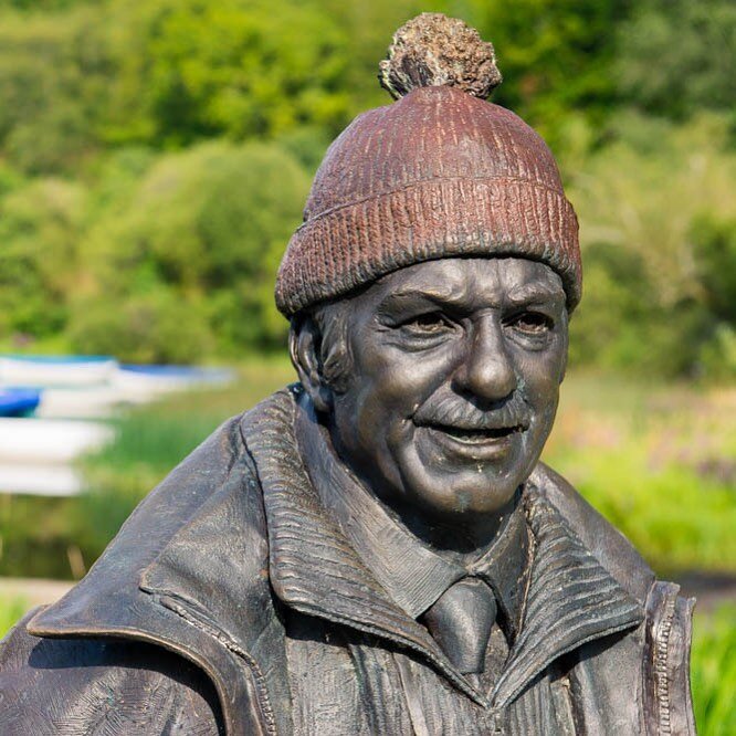 The Tom Weir Statue at Balmaha, read more about the village and statue at the guides on our website #tomweir #tomweirstatue #balmaha #lochlomond #seelochlomond