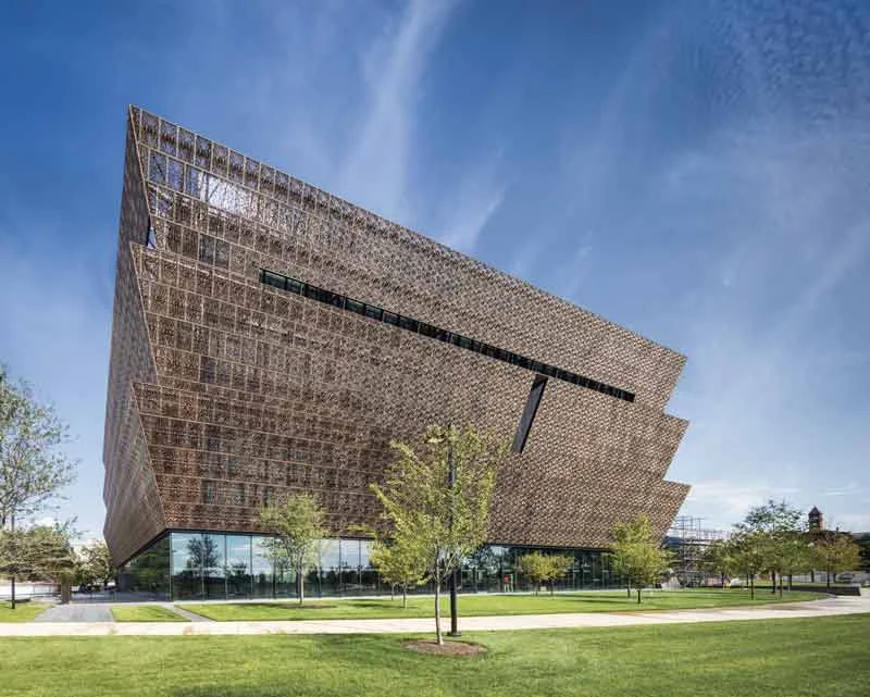 FOCUSarchi-continent-noir-architecture-contemporaine-NMAAHC.jpg