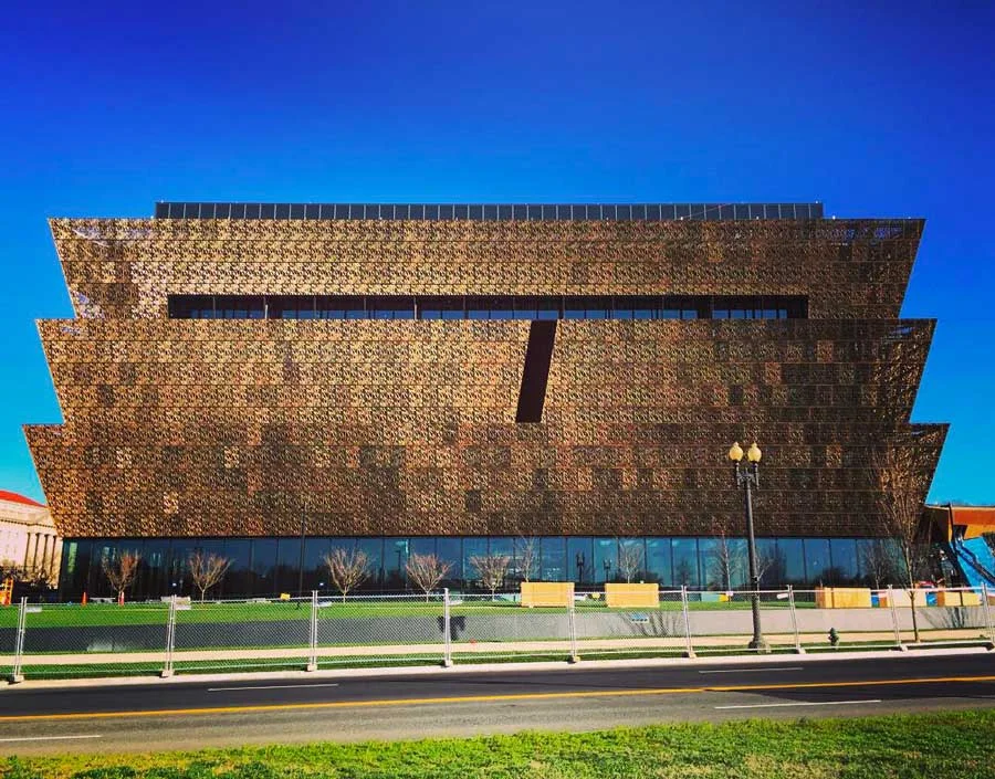 Focus-archi-insolite-NMAAHC-Washington-David-Adjaye.jpg