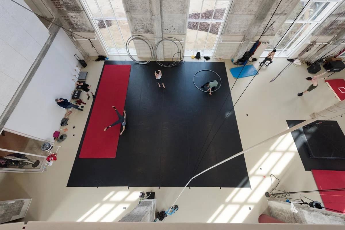 focus-archi-magazine-ecole-du-cirque-grande-salle.jpg